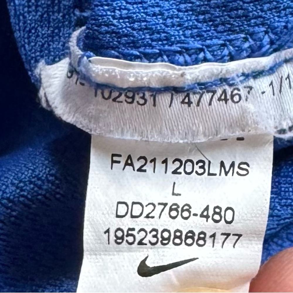 Nike Blue Short Sleeve Tee with White Logo Boys Size Large - Picture 5 of 5
